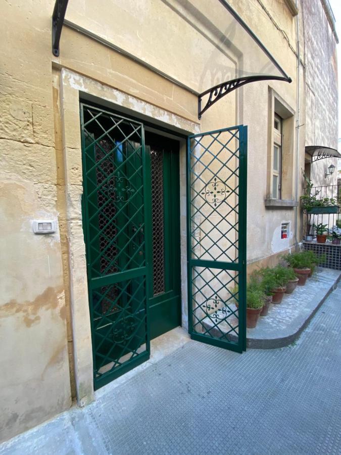 Raffinato Appartamento Nel Cuore Pulsante Della Citta Lecce Exterior photo